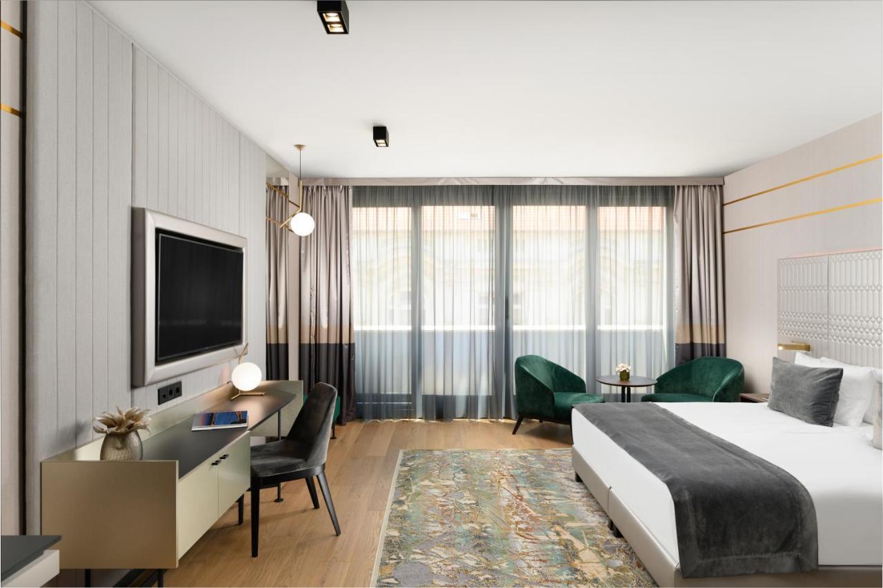 Emerald Downtown Luxury Suites By Continental Group Budapest Exterior photo