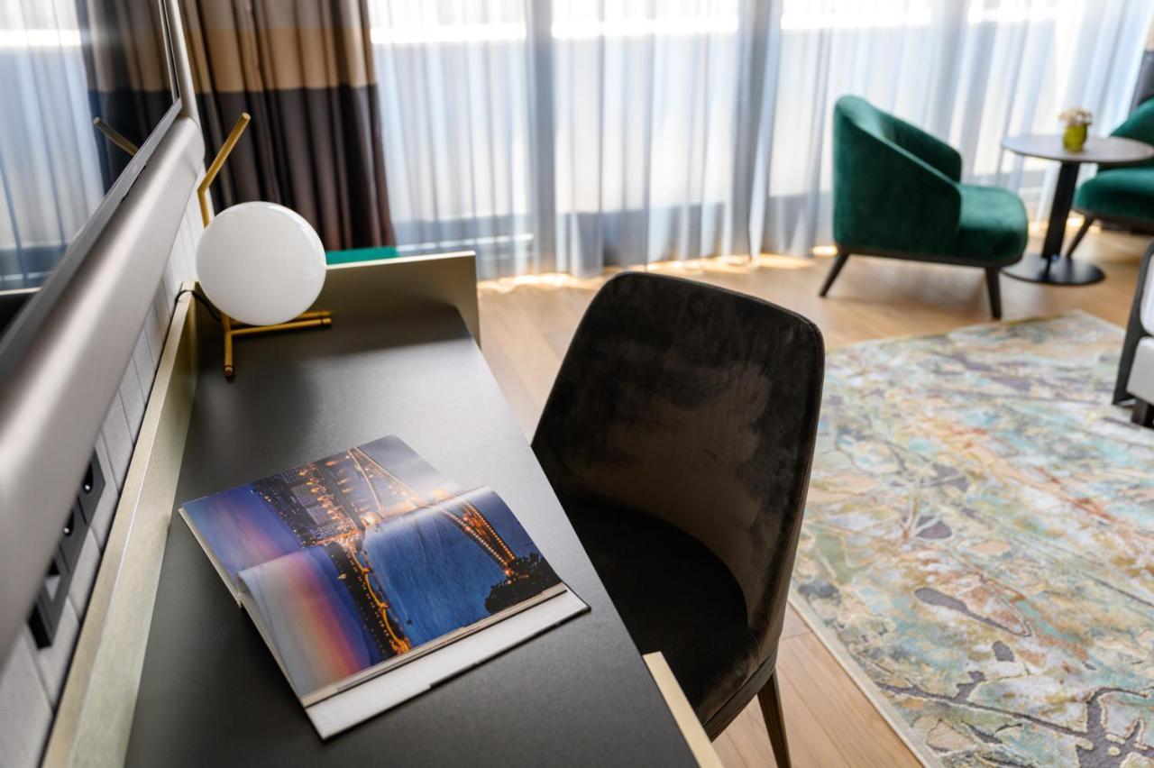 Emerald Downtown Luxury Suites By Continental Group Budapest Exterior photo