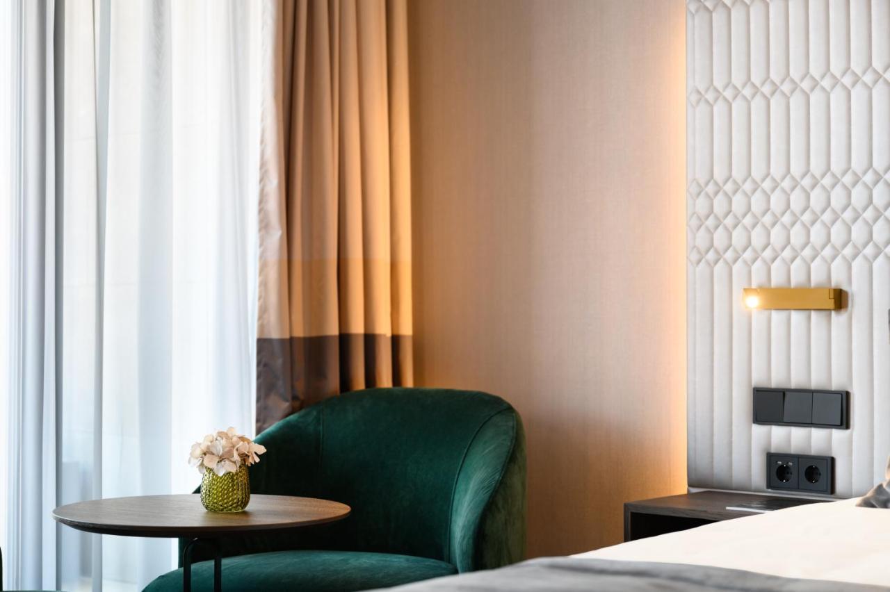 Emerald Downtown Luxury Suites By Continental Group Budapest Exterior photo
