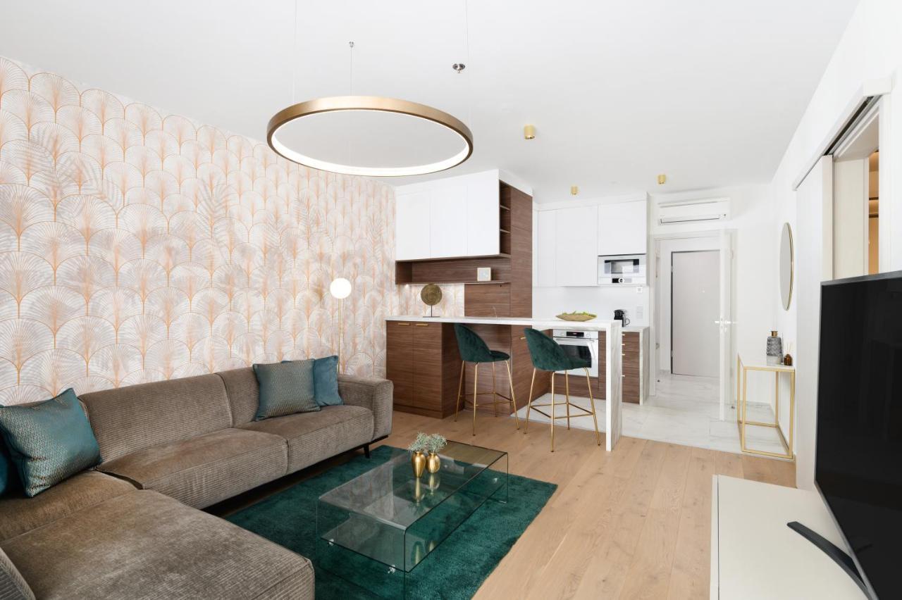 Emerald Downtown Luxury Suites By Continental Group Budapest Exterior photo