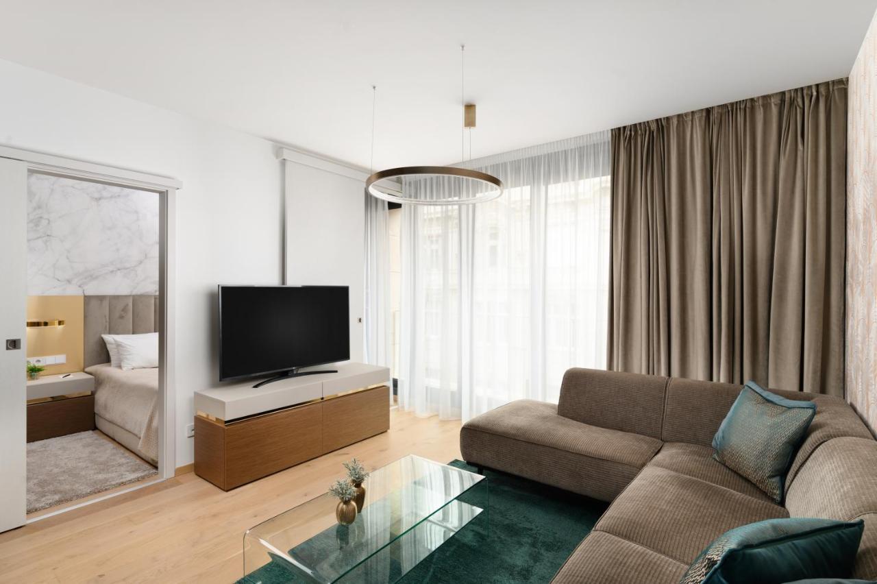 Emerald Downtown Luxury Suites By Continental Group Budapest Exterior photo