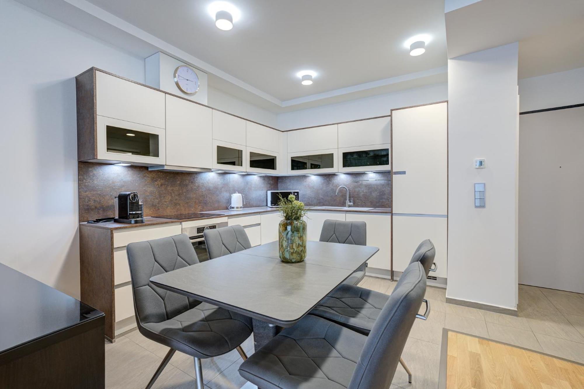 Emerald Downtown Luxury Suites By Continental Group Budapest Exterior photo