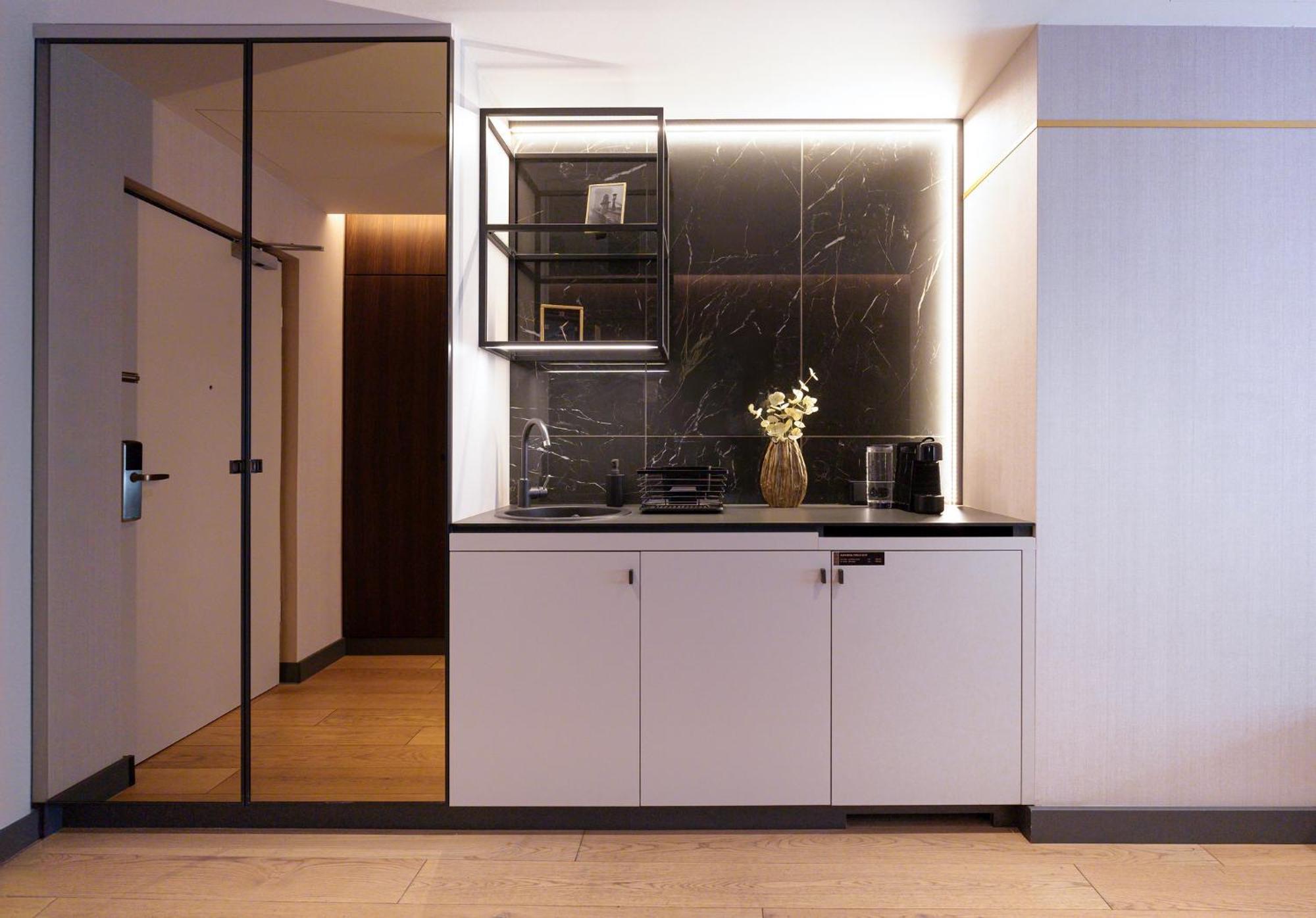 Emerald Downtown Luxury Suites By Continental Group Budapest Exterior photo