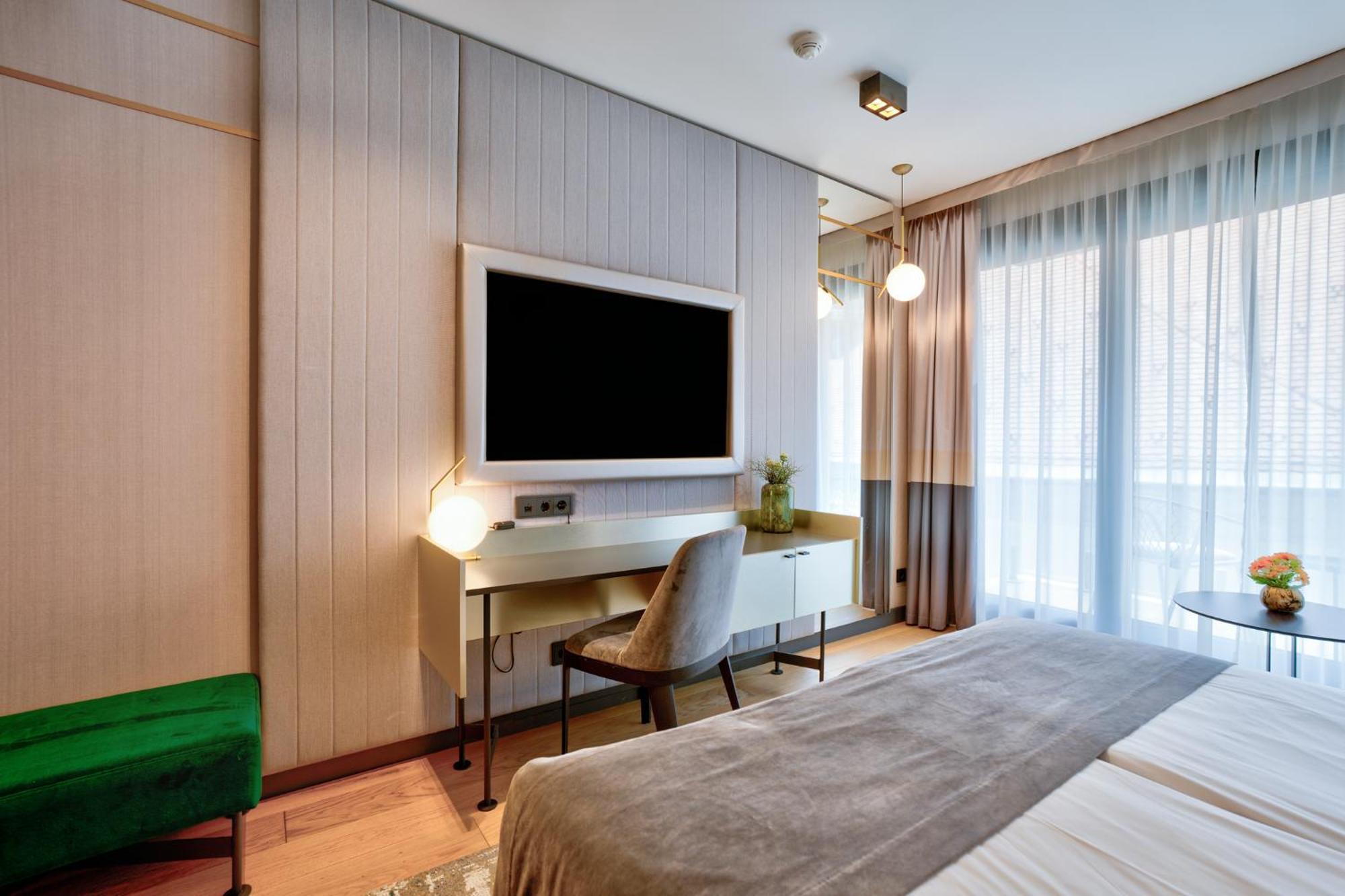 Emerald Downtown Luxury Suites By Continental Group Budapest Exterior photo