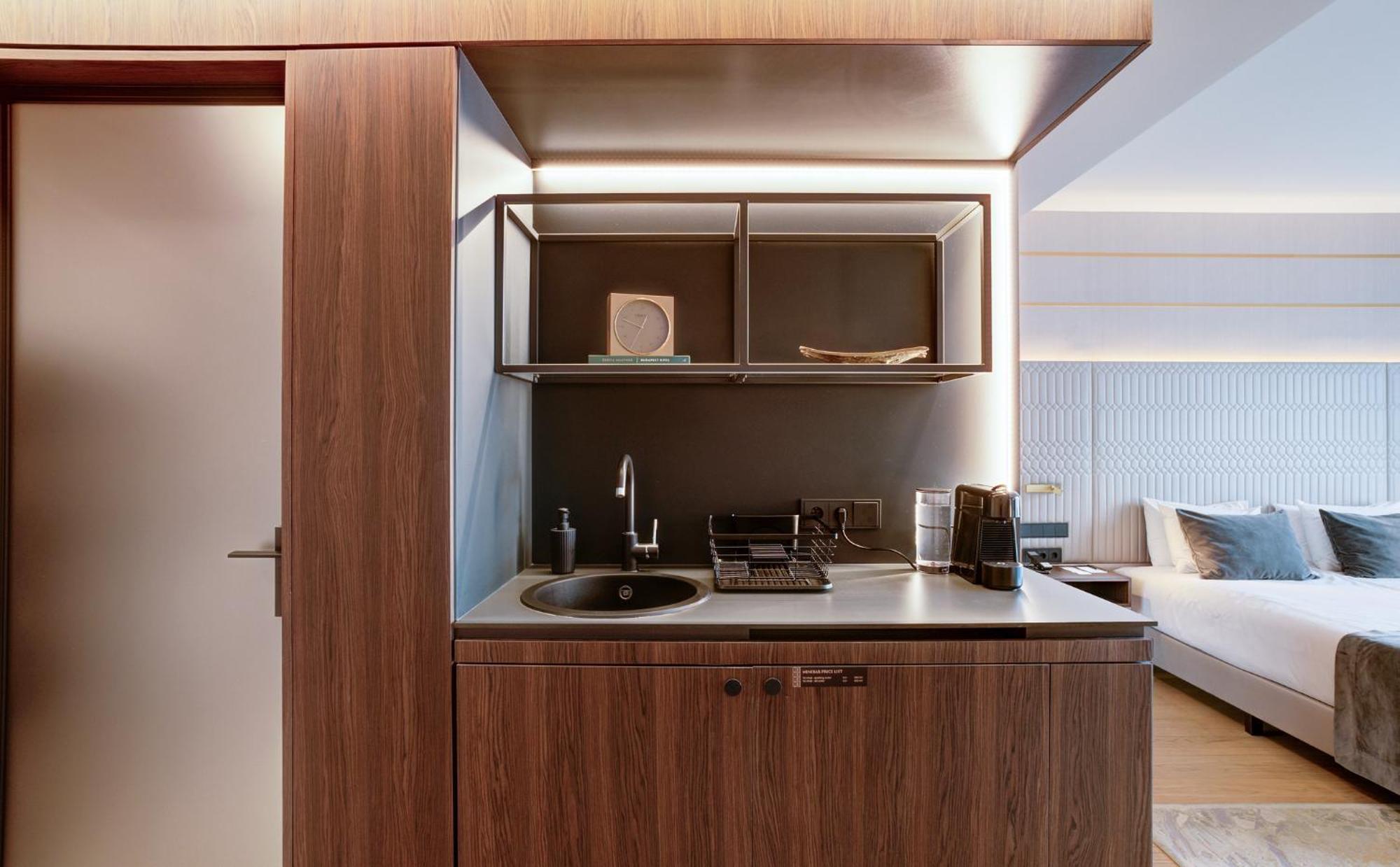 Emerald Downtown Luxury Suites By Continental Group Budapest Exterior photo