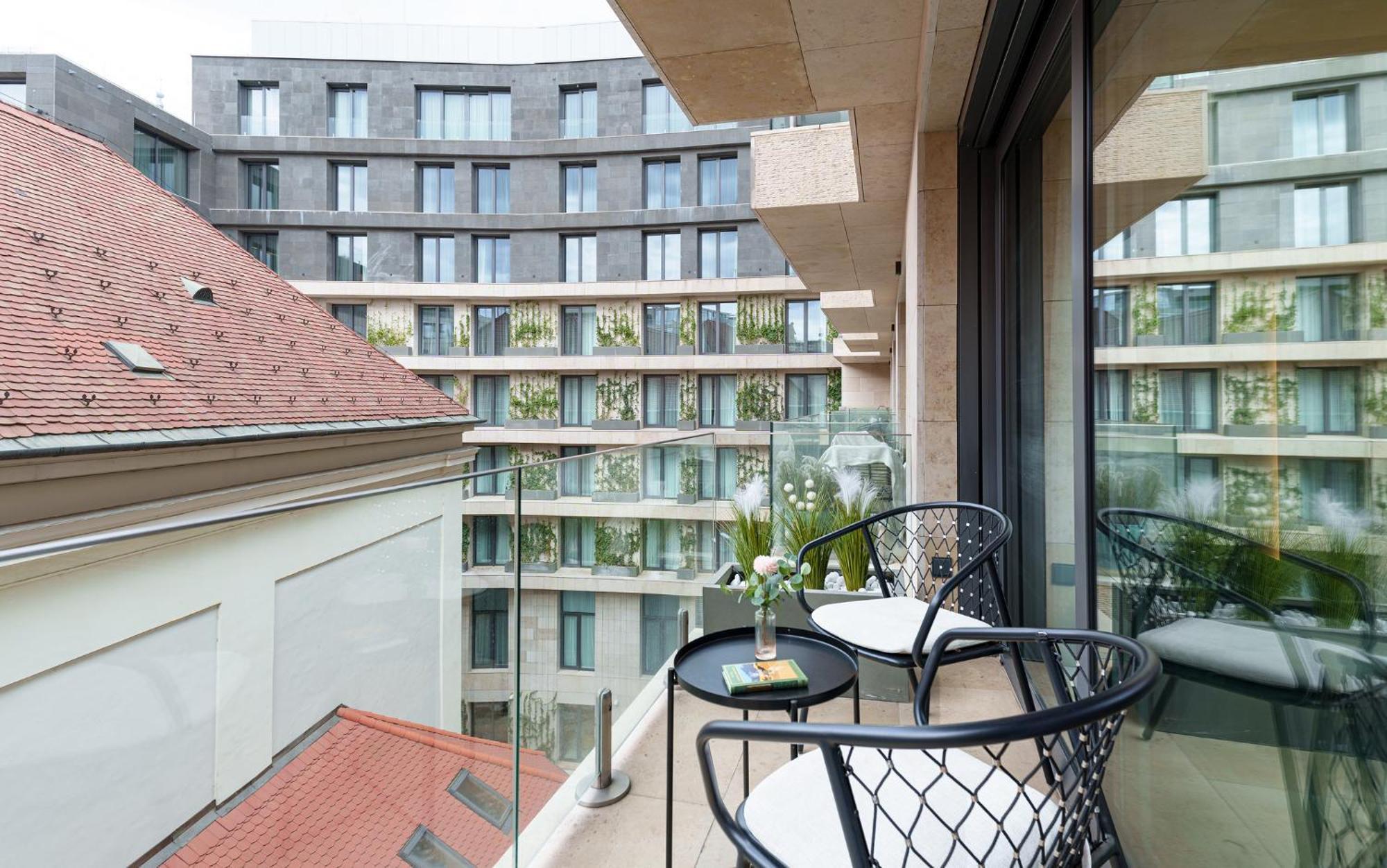 Emerald Downtown Luxury Suites By Continental Group Budapest Exterior photo